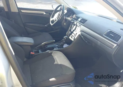 2016 Volkswagen Passat 1.8T R-Line из США, поврежденный, VIN 1VWAT7A31GC068407